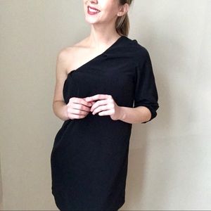 ⭐️Black one-shoulder dress